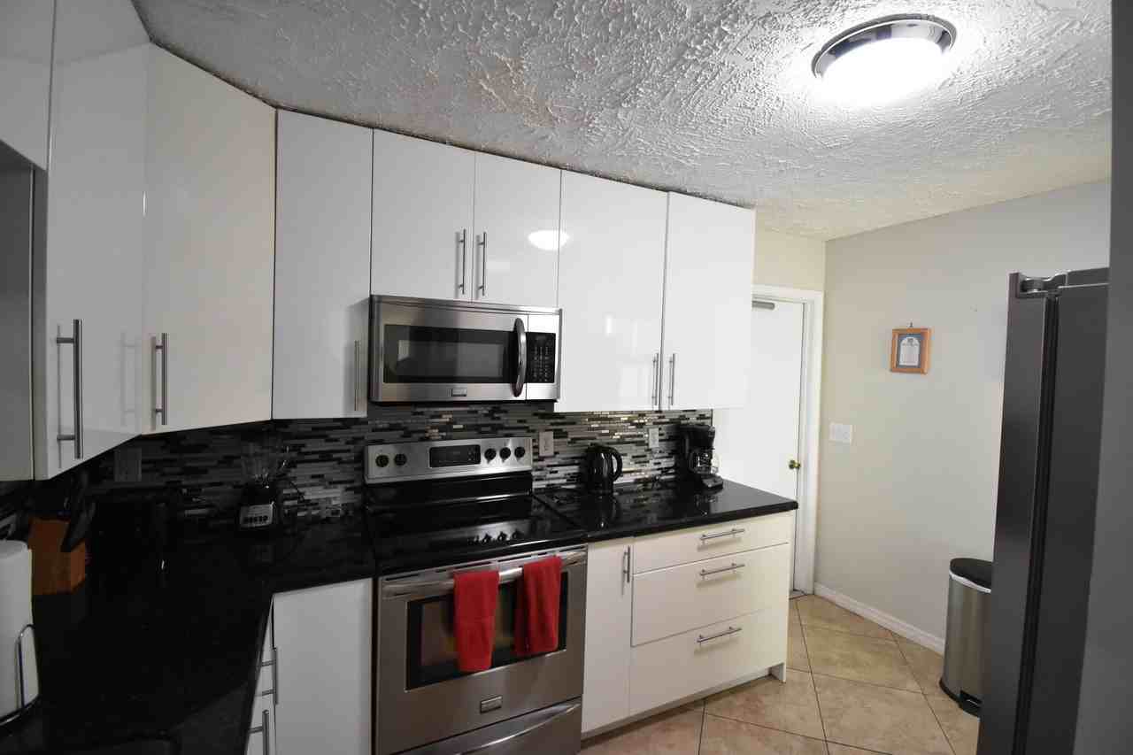 9426 Southampton Pl - Photo 4 of 36