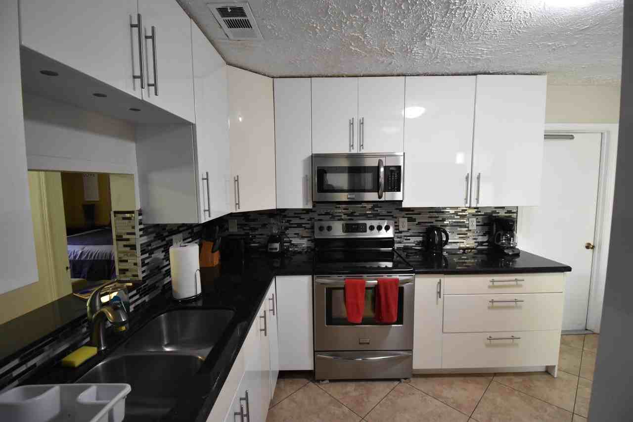 9426 Southampton Pl - Photo 5 of 36