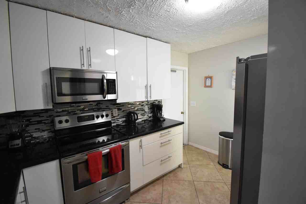9426 Southampton Pl - Photo 6 of 36
