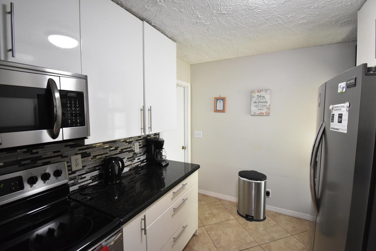 9426 Southampton Pl - Photo 7 of 36