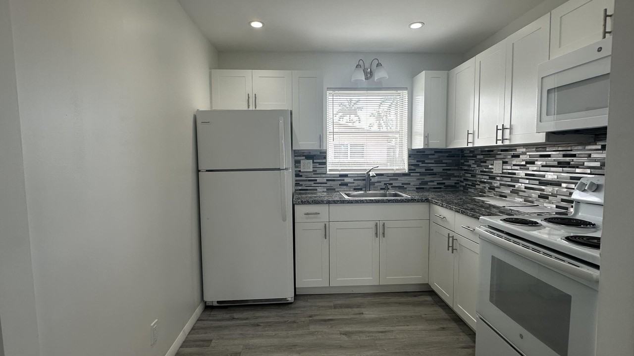 2723 Dudley Dr W #G - Photo 6 of 24