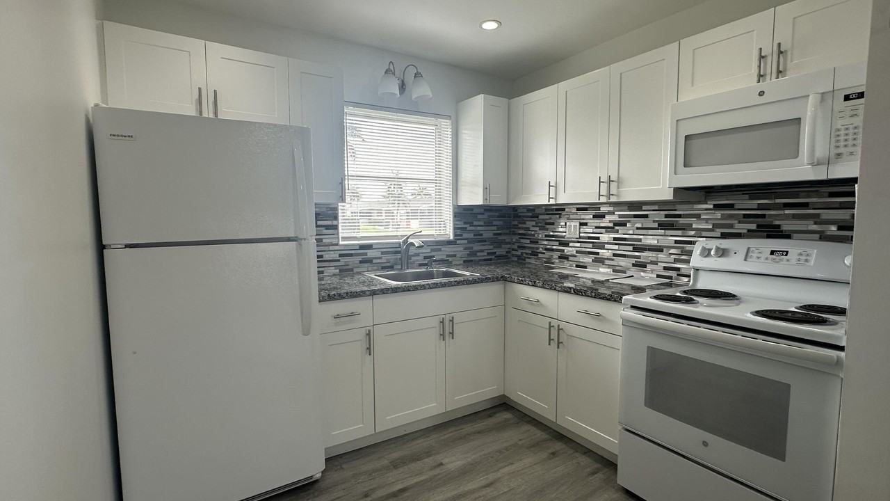 2723 Dudley Dr W #G - Photo 7 of 24