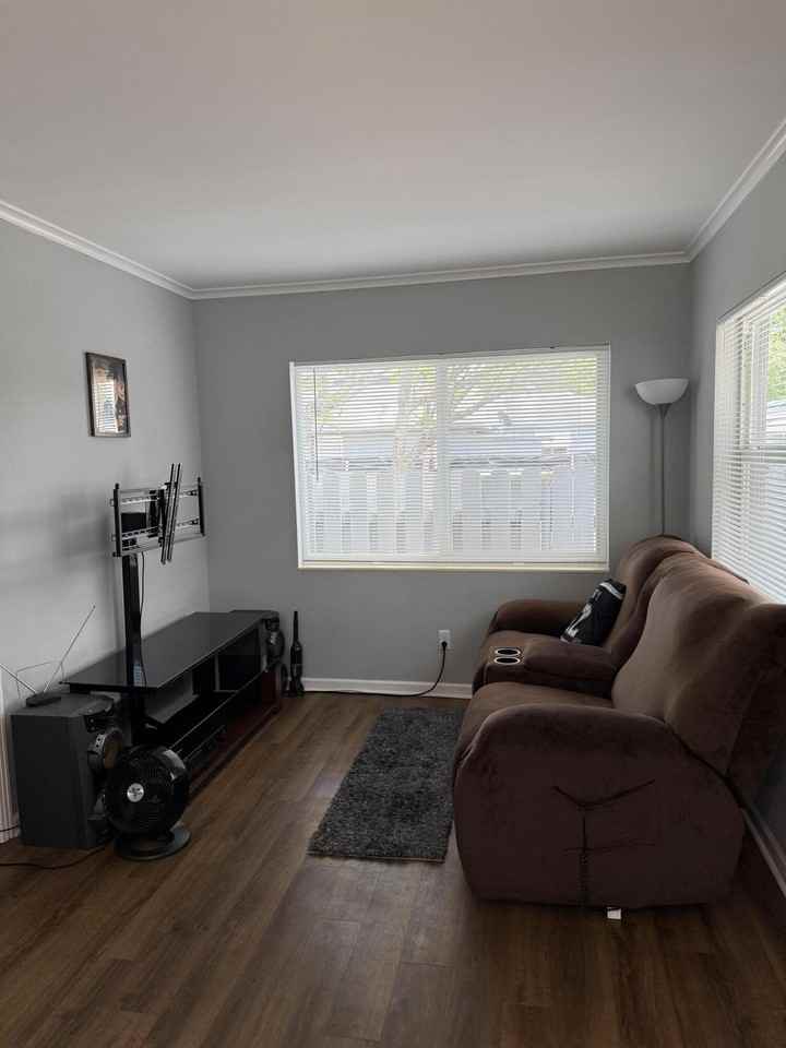 317 N H St #B - Photo 3 of 11