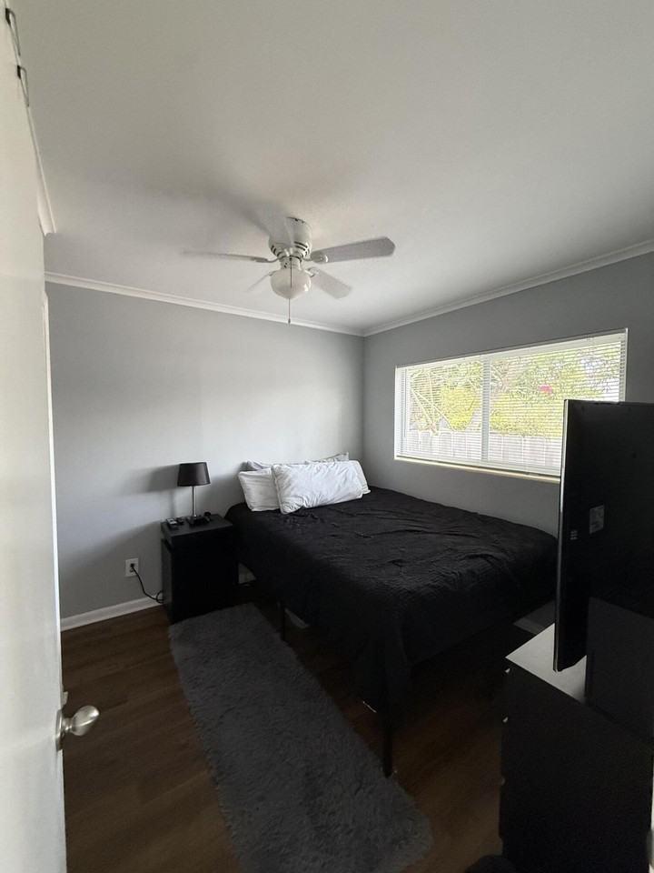 317 N H St #B - Photo 7 of 11