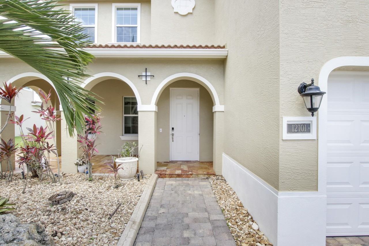 12101 Sw Aventino Dr - Photo 7 of 50