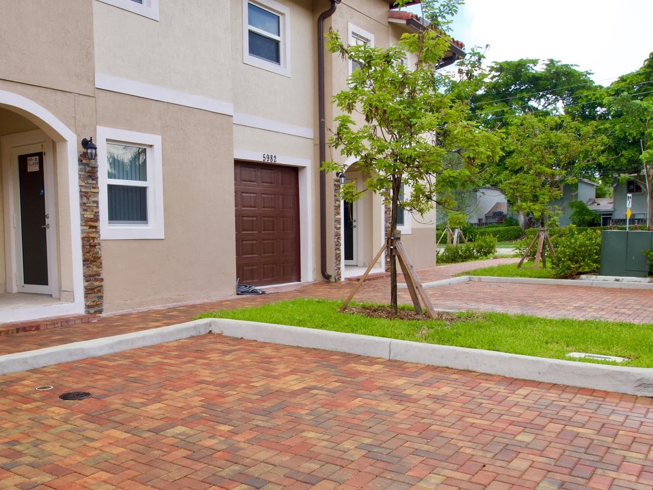 5982 Nw 94th Ave - Photo 2 of 25