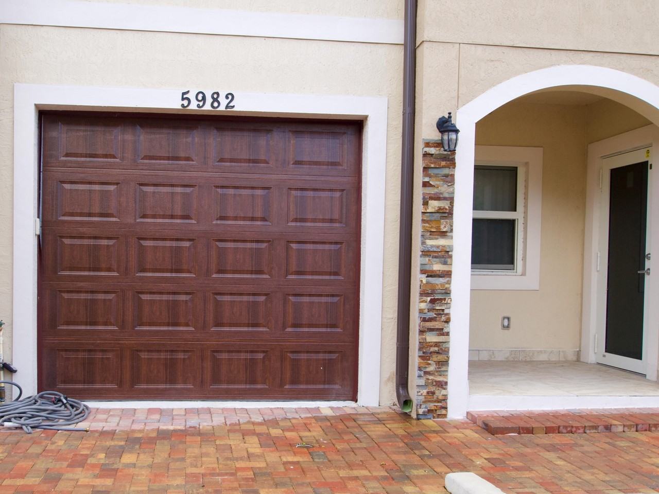 5982 Nw 94th Ave - Photo 3 of 25