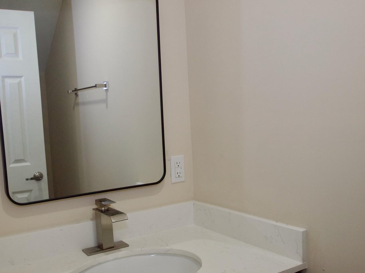 5982 Nw 94th Ave - Photo 5 of 25