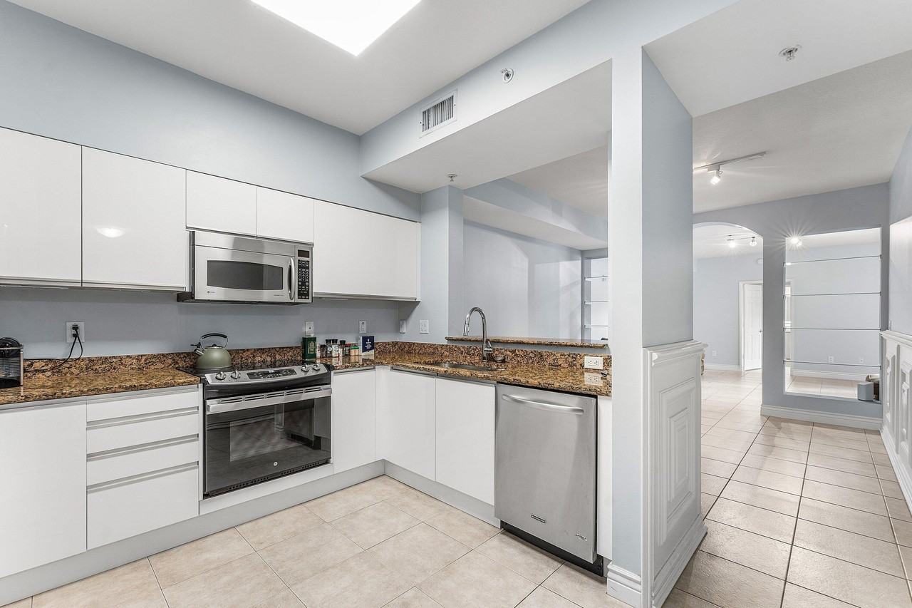 233 S Federal Hwy #308 - Photo 6 of 44