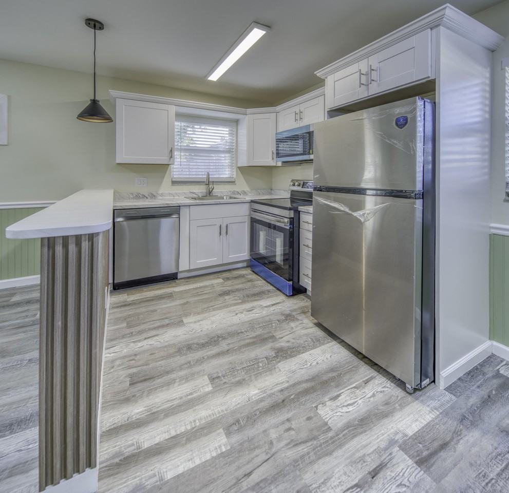 223 N E St #4 - Photo 2 of 11