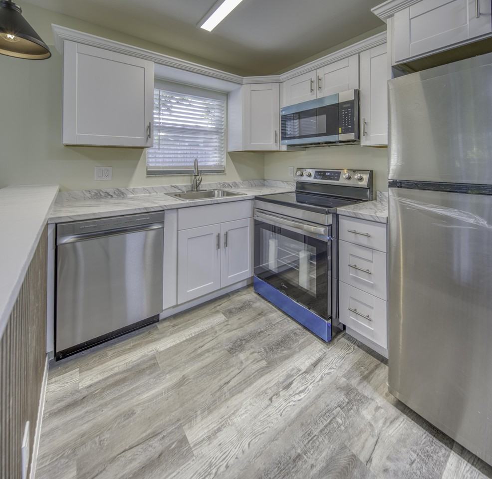 223 N E St #4 - Photo 3 of 11