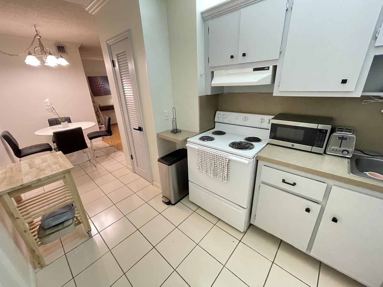 2424 Se 17th St #203B - Photo 3 of 11
