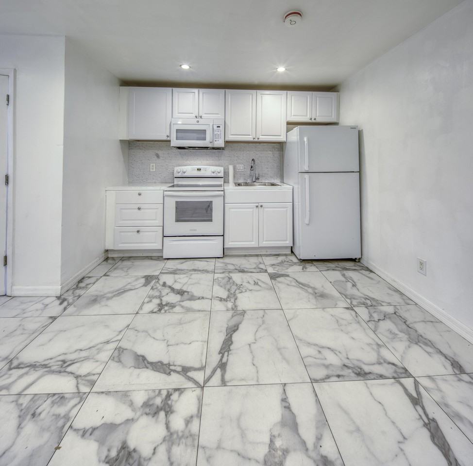 519 S M St #2REAR - Photo 7 of 12