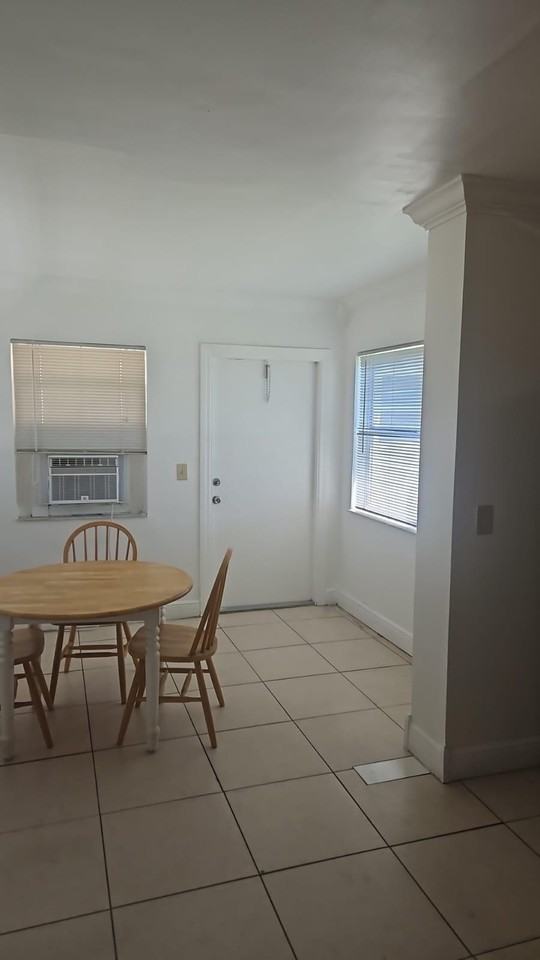 2438 Thomas St #REAR - Photo 4 of 9