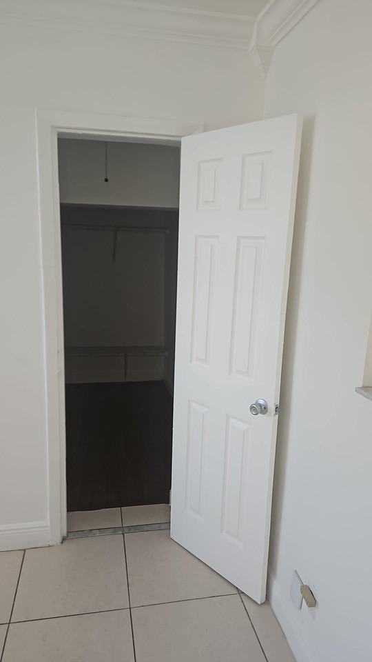 2438 Thomas St #REAR - Photo 6 of 9