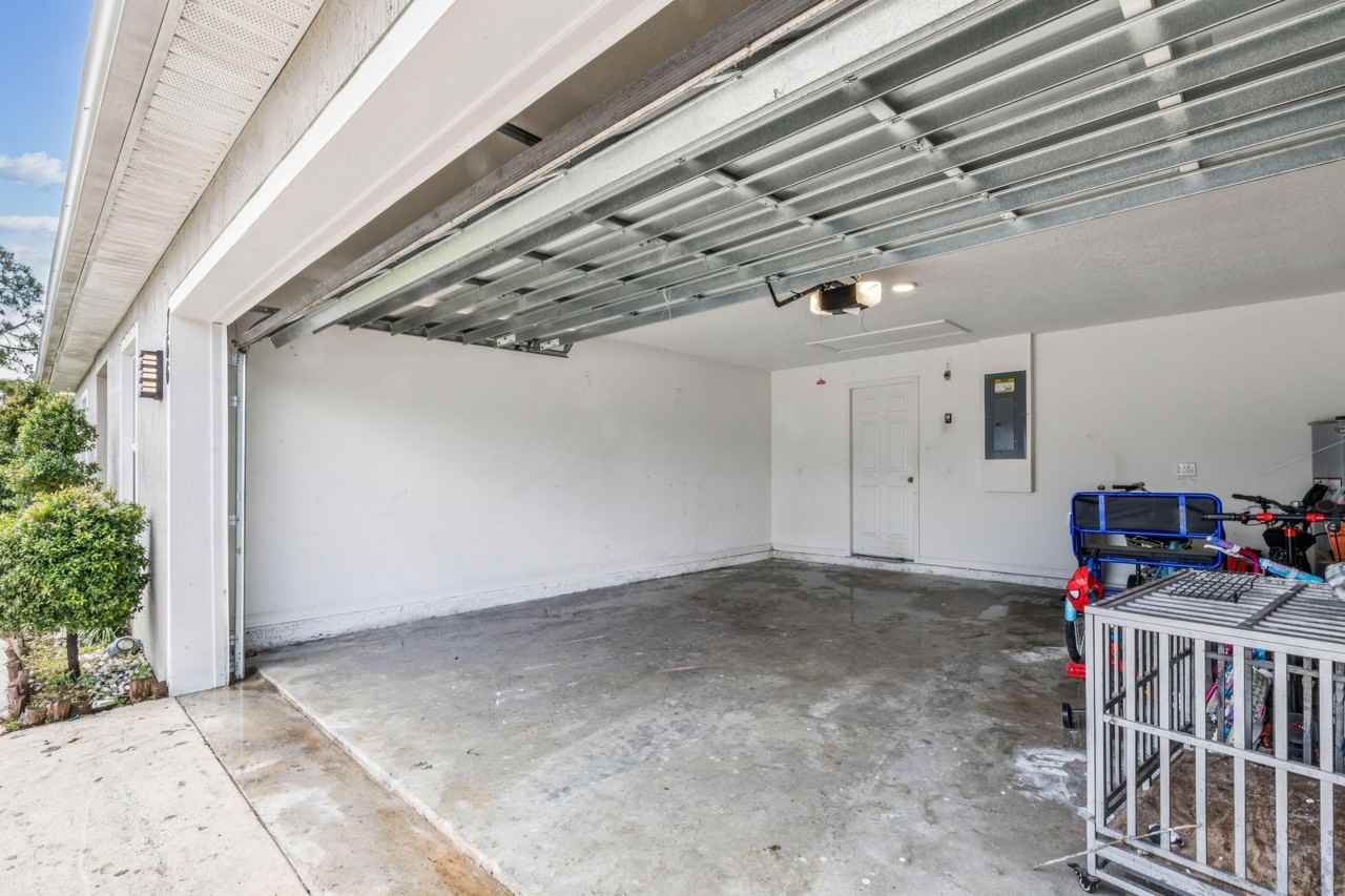 766 Se Academy Ln - Photo 5 of 37