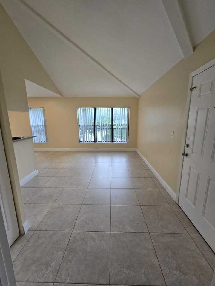 8775 Nw 39th St #8775 - Photo 3 of 20
