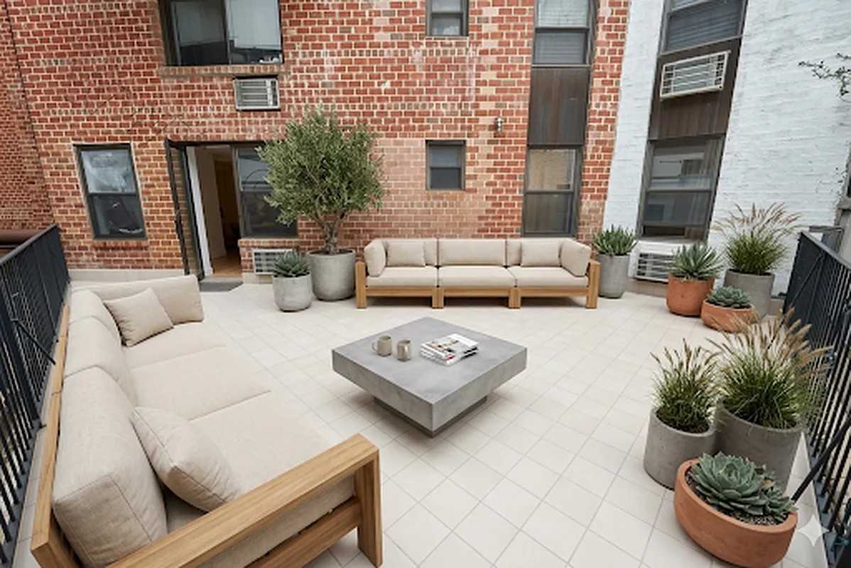 29 7th Ave S #2C