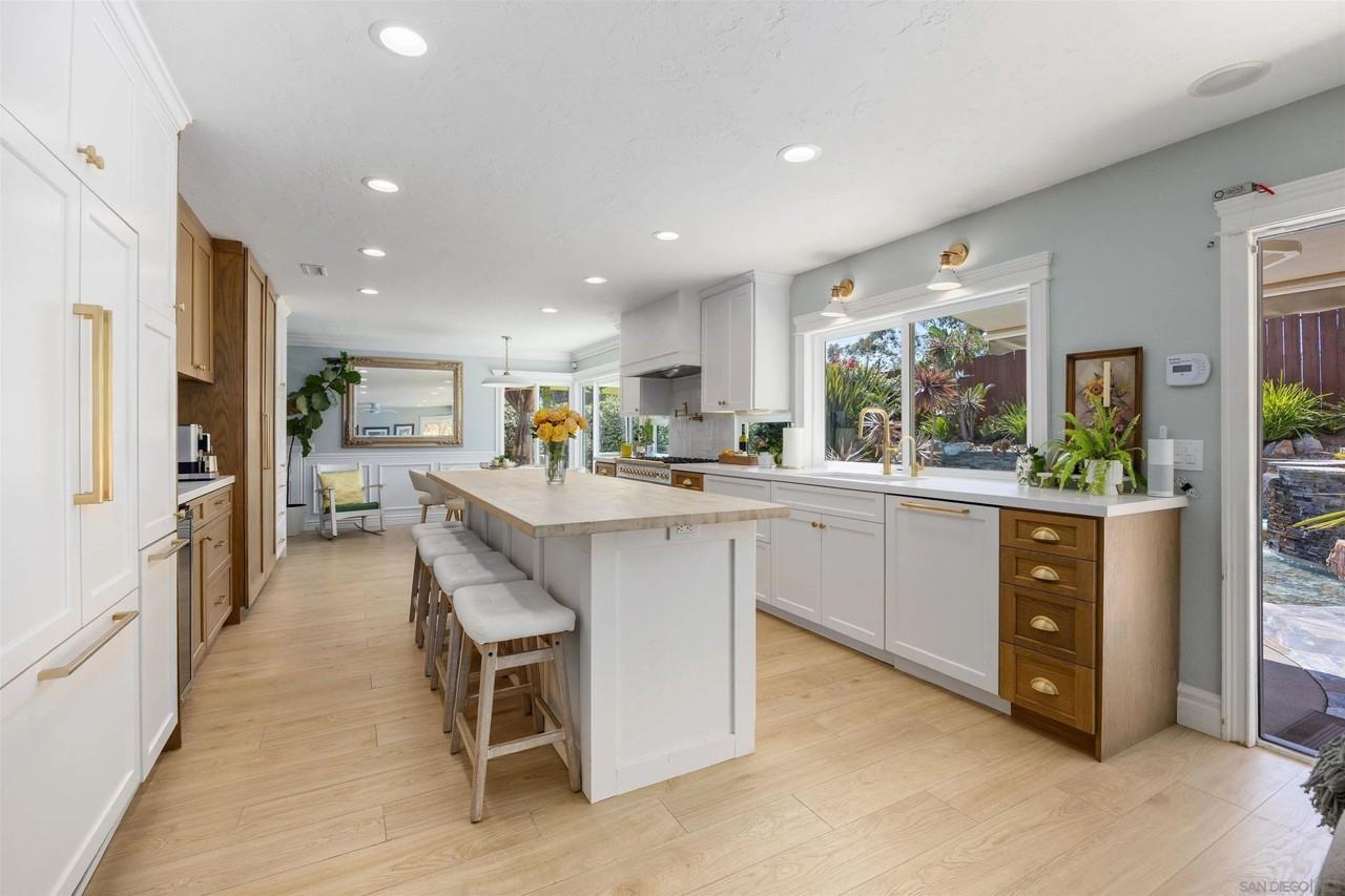 264 Turner Ave - Photo 3 of 38