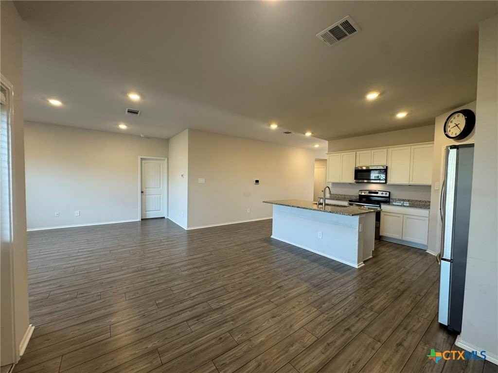 208 Ida Loop - Photo 2 of 16