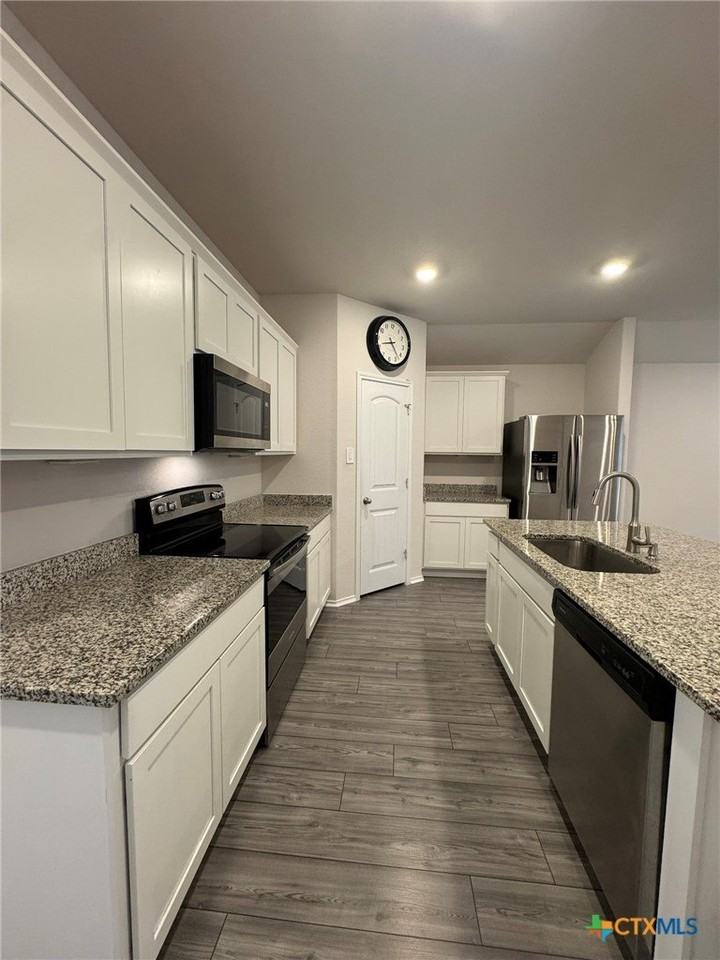 208 Ida Loop - Photo 3 of 16