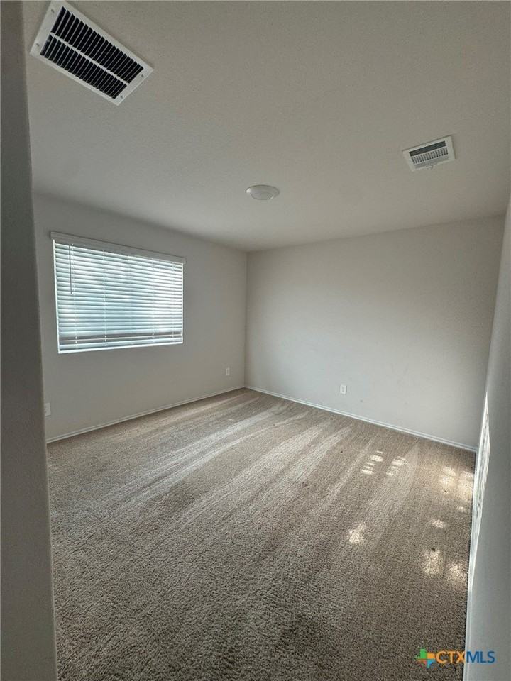 208 Ida Loop - Photo 7 of 16