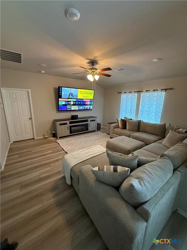 146 Ellenora Dr - Photo 4 of 7