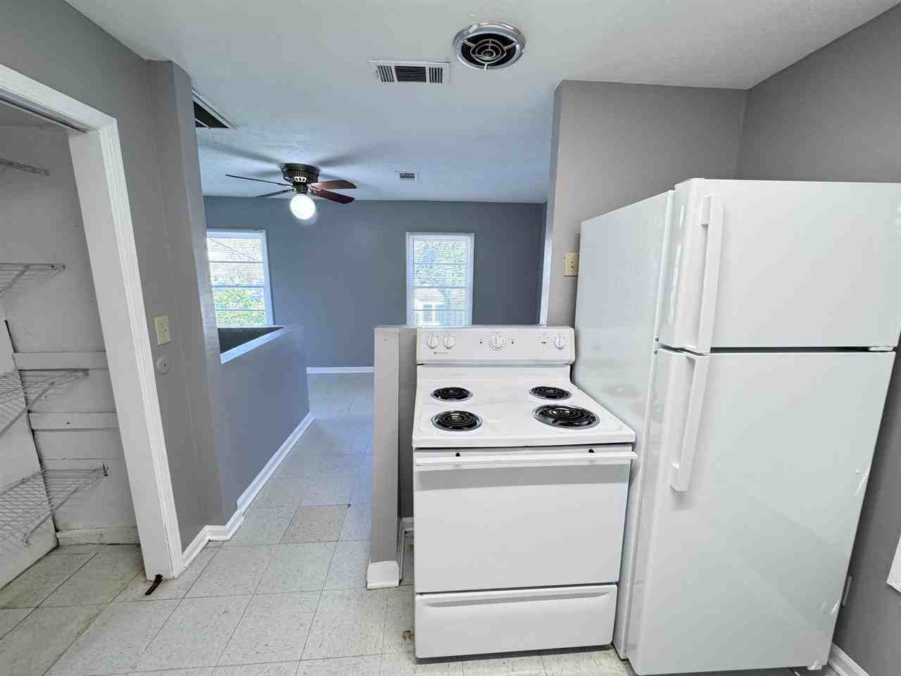 817 N Forest Dr - Photo 5 of 19