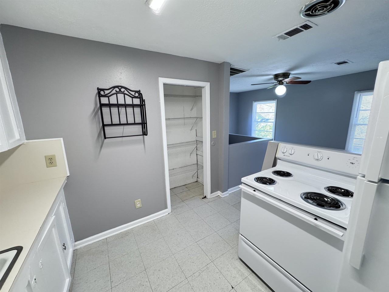 817 N Forest Dr - Photo 6 of 19