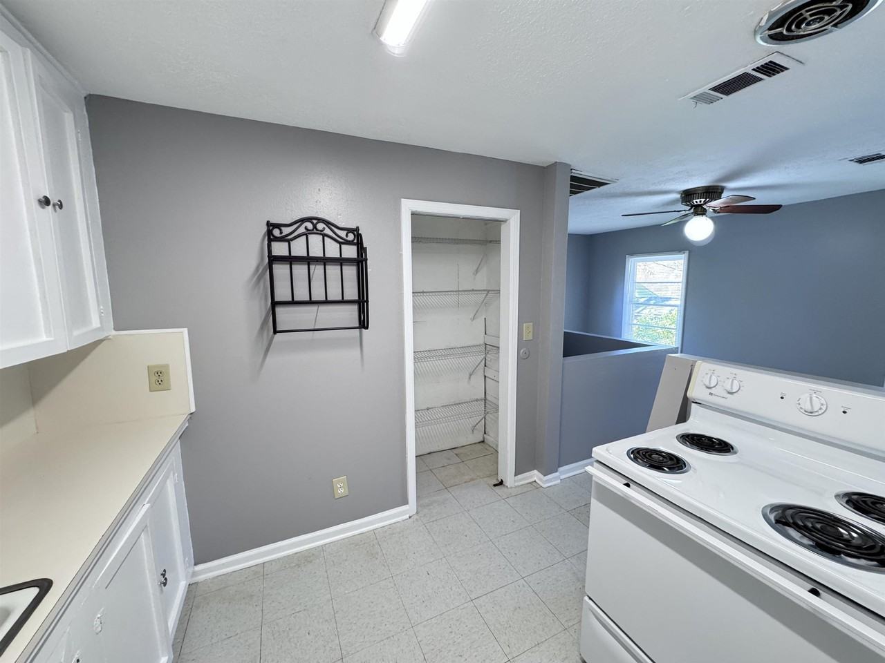 817 N Forest Dr - Photo 7 of 19