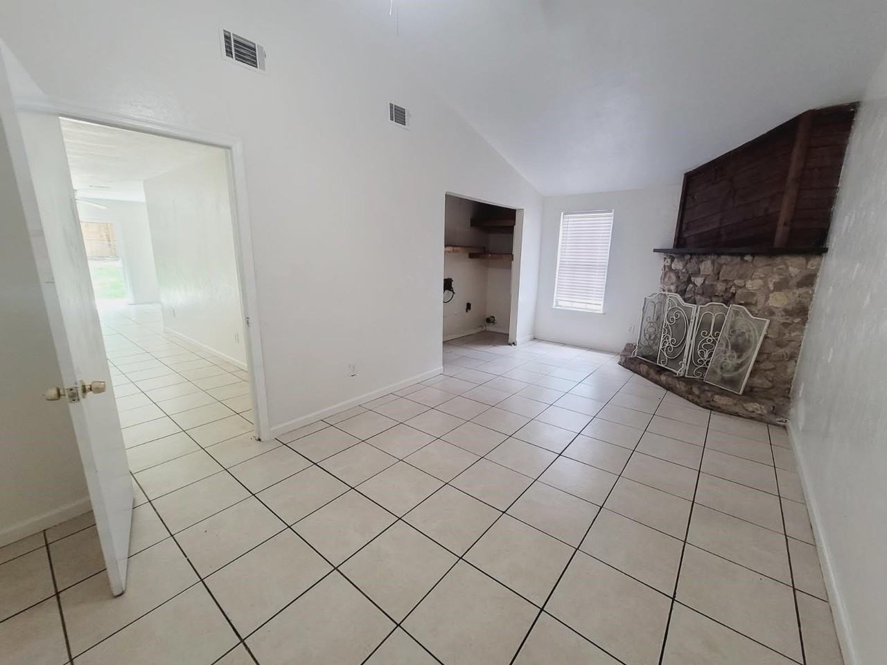 3209 Hester Dr - Photo 2 of 32