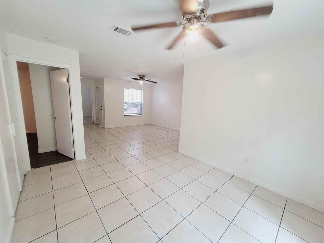 3209 Hester Dr - Photo 3 of 32