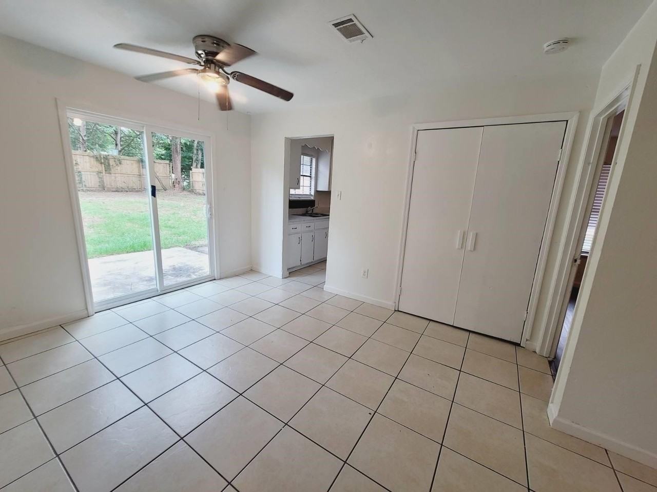 3209 Hester Dr - Photo 4 of 32