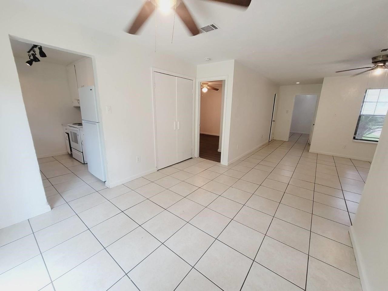 3209 Hester Dr - Photo 5 of 32