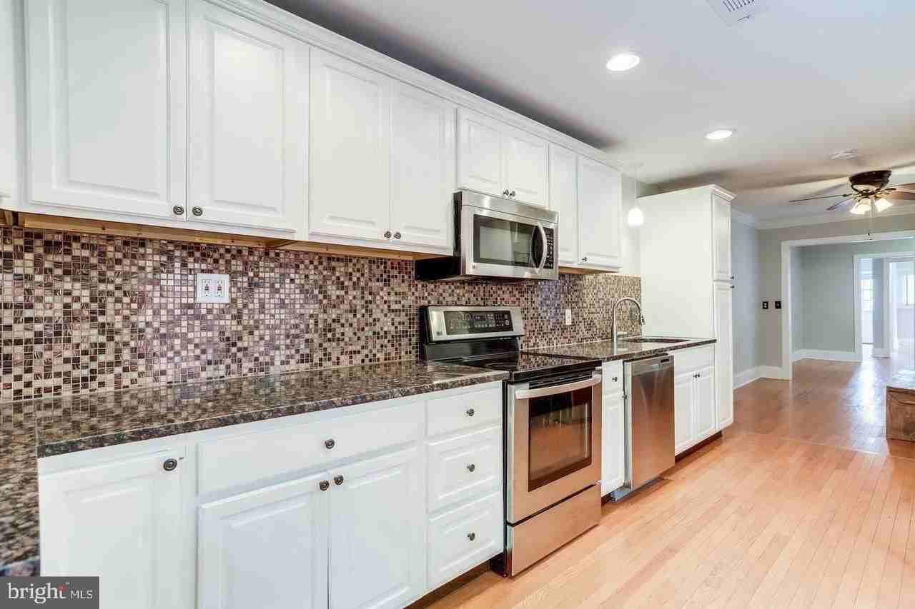 1417 G St Ne - Photo 5 of 23