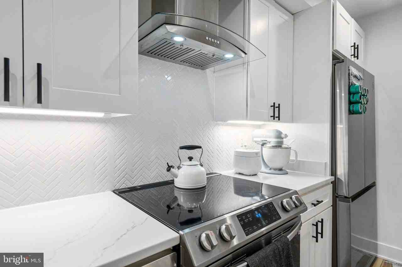 1110 6th St Nw #1 - Photo 4 of 20