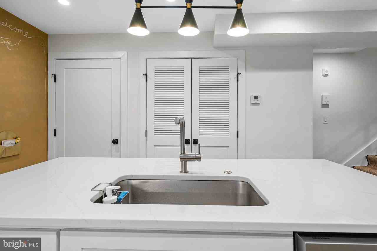 1110 6th St Nw #1 - Photo 5 of 20