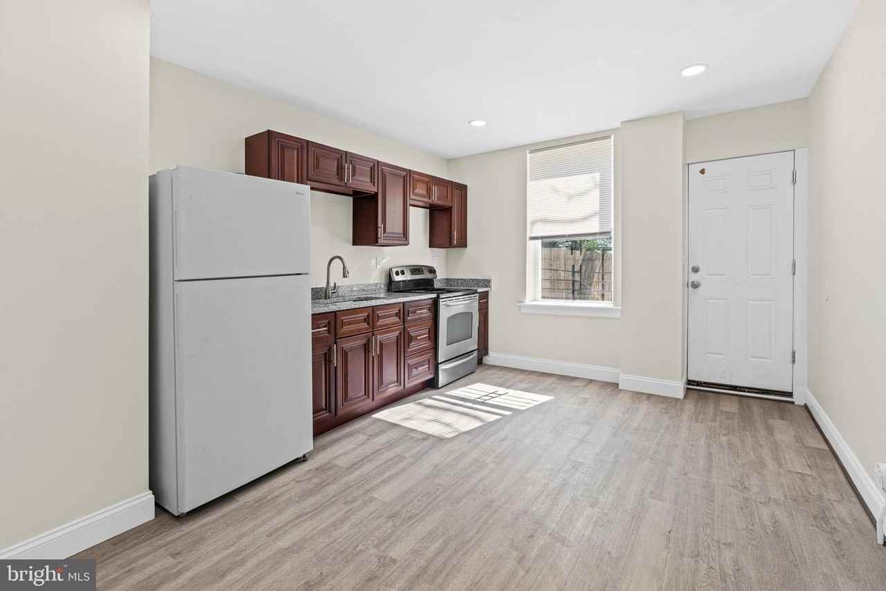 1669 N Milton Ave - Photo 5 of 26