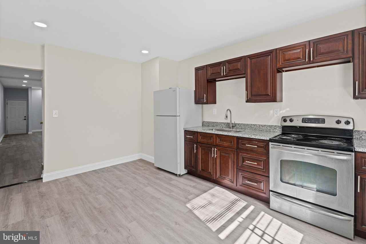 1669 N Milton Ave - Photo 7 of 26