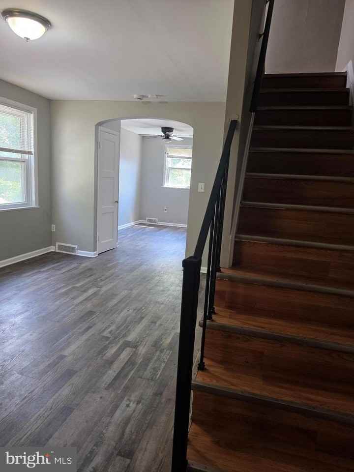 835 E Cold Spring Ln - Photo 4 of 19
