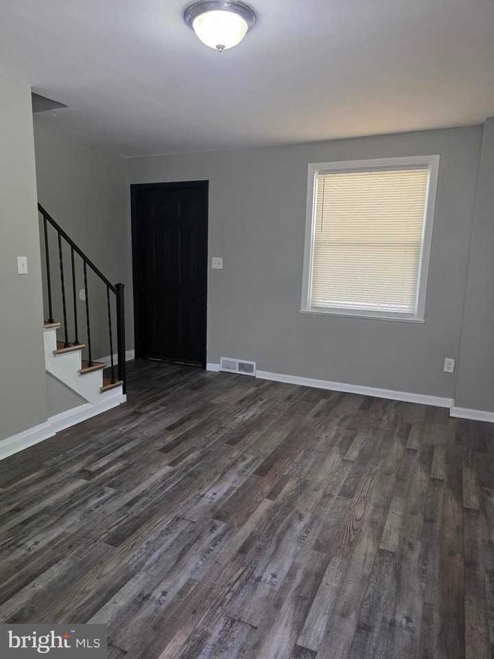 835 E Cold Spring Ln - Photo 5 of 19
