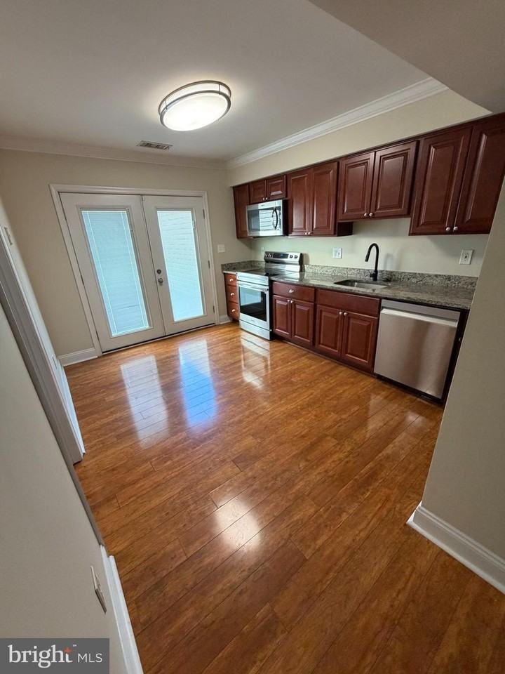 534 Lancaster Pl #534 - Photo 7 of 13