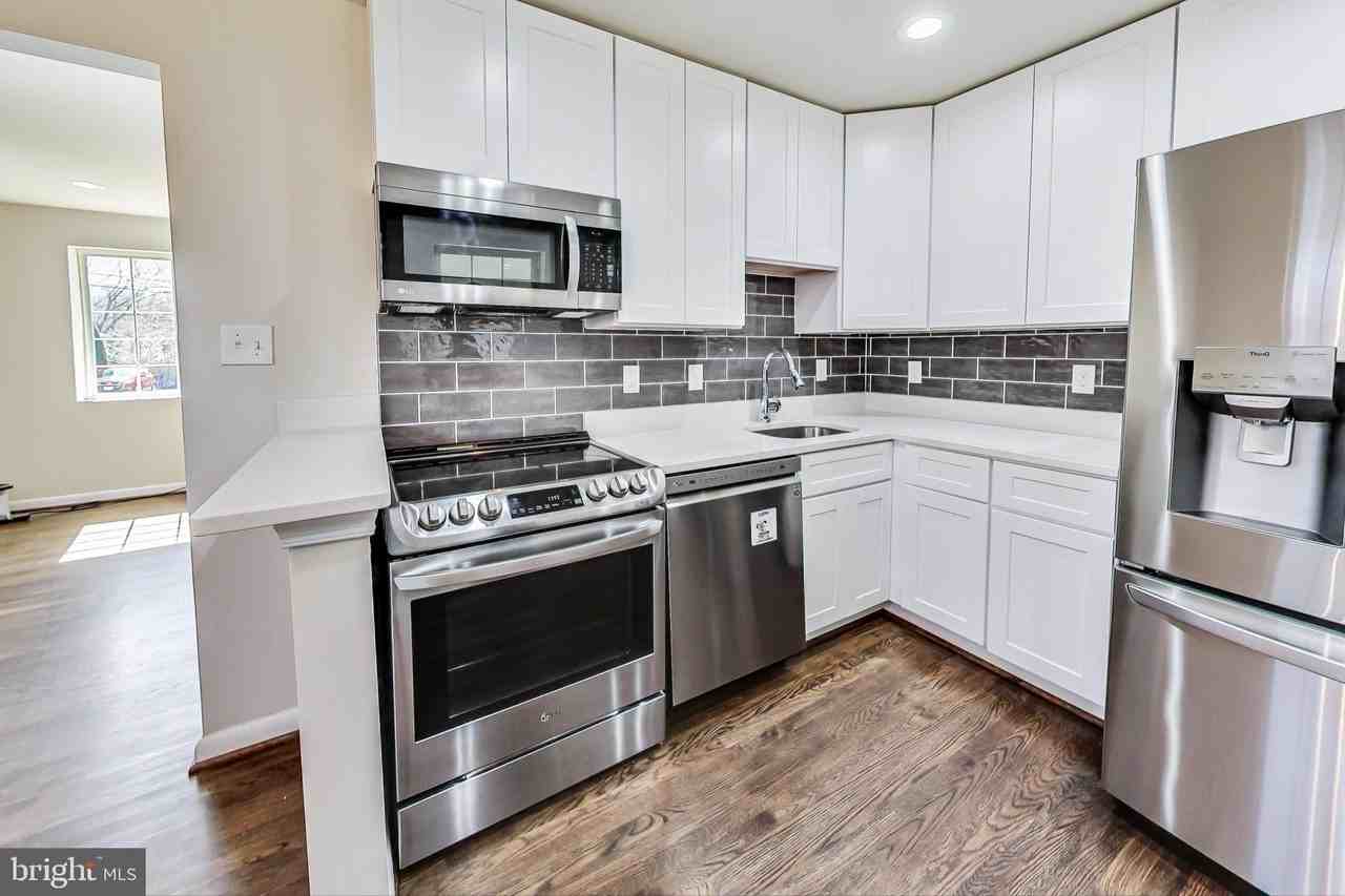 4617 Creek Shore Dr - Photo 2 of 42