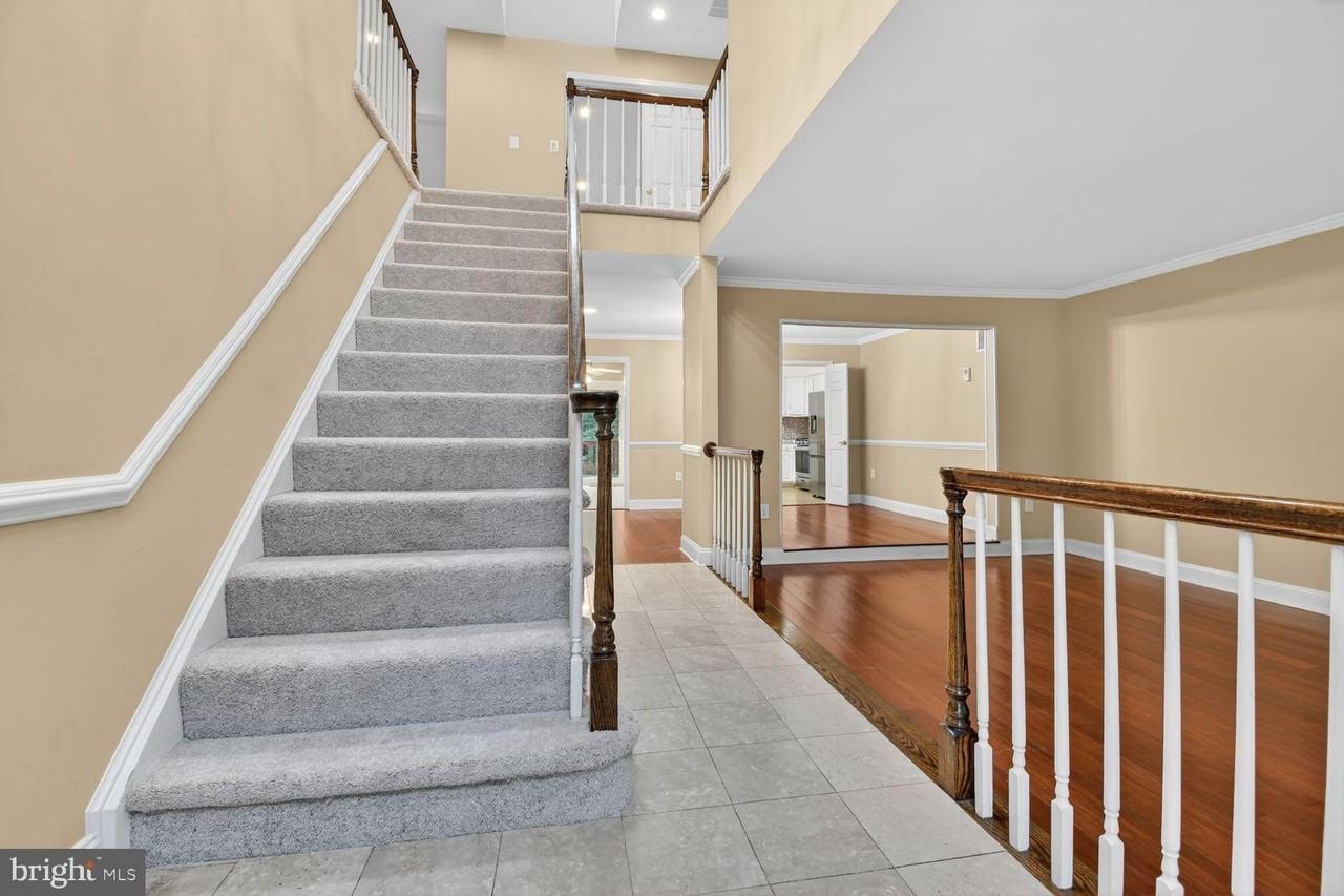 7435 Crestberry Ln - Photo 6 of 50
