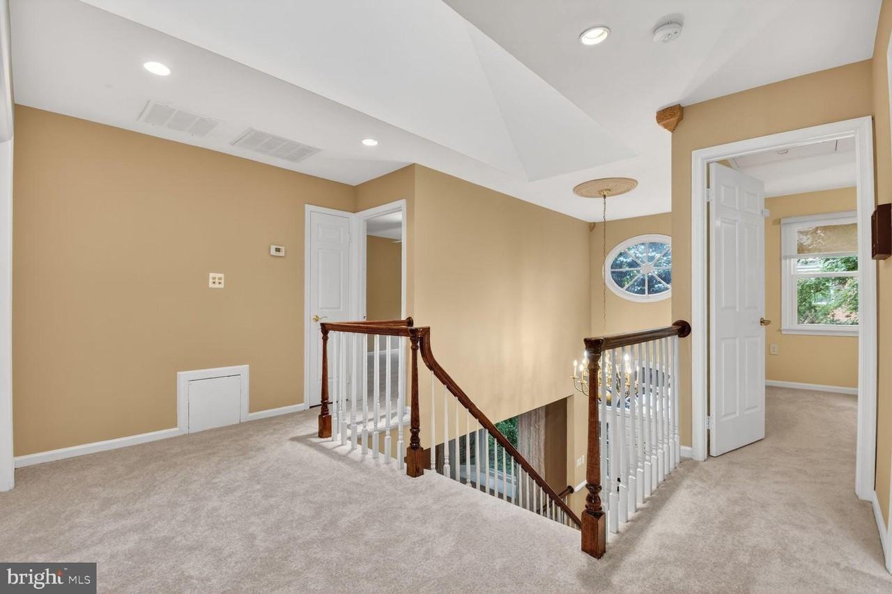 7435 Crestberry Ln - Photo 7 of 50