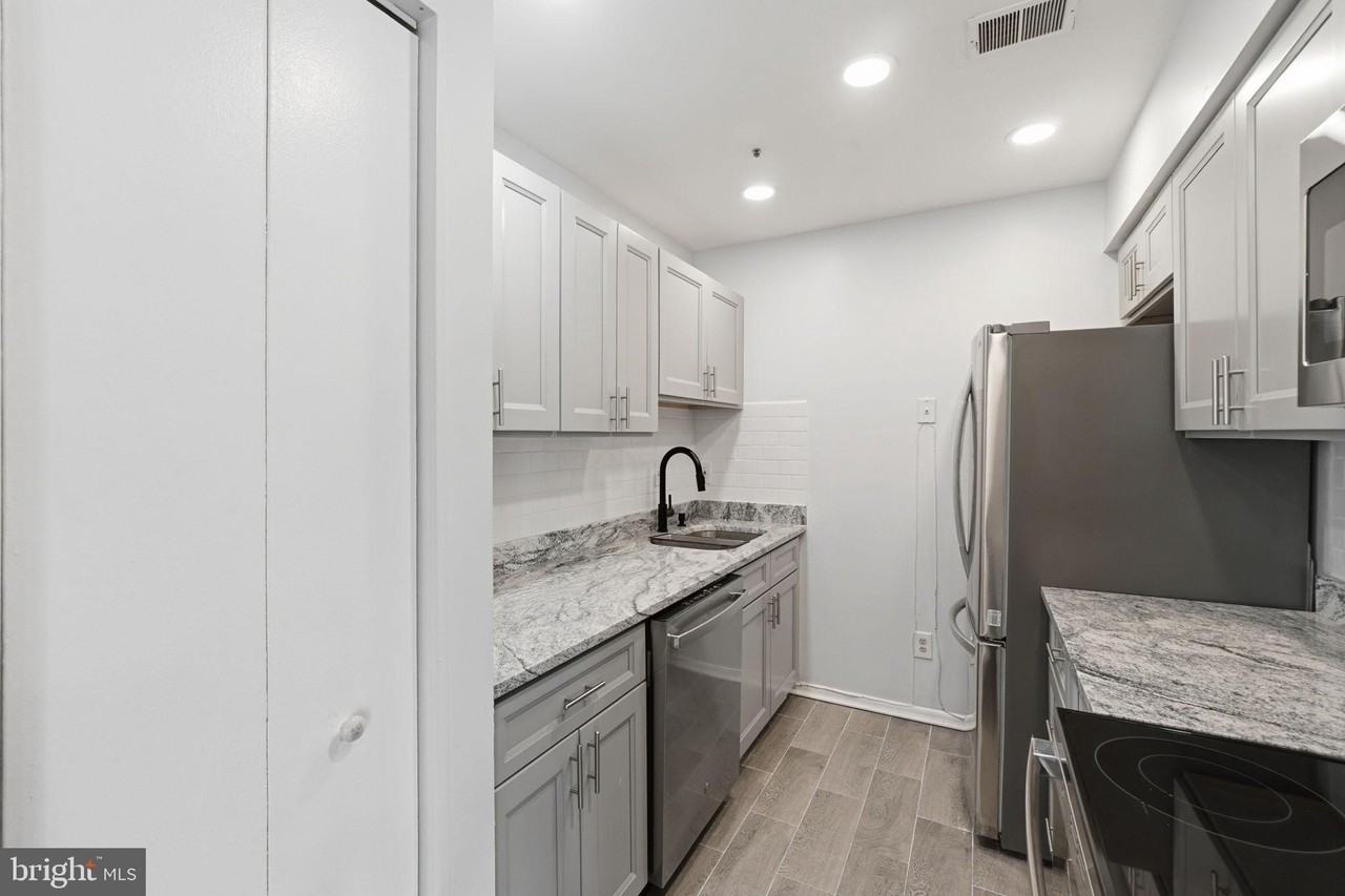 13408 Shady Knoll Dr #308 - Photo 3 of 20