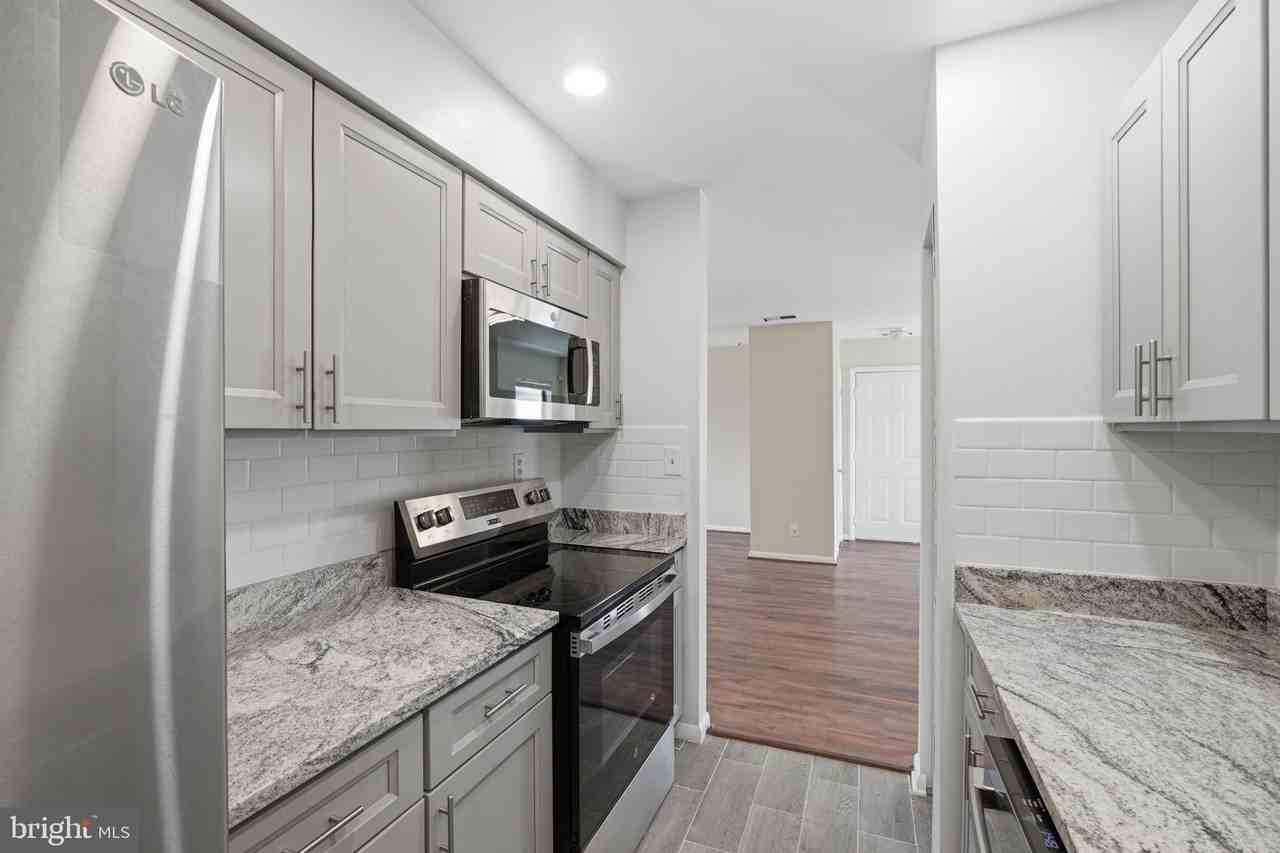 13408 Shady Knoll Dr #308 - Photo 4 of 20