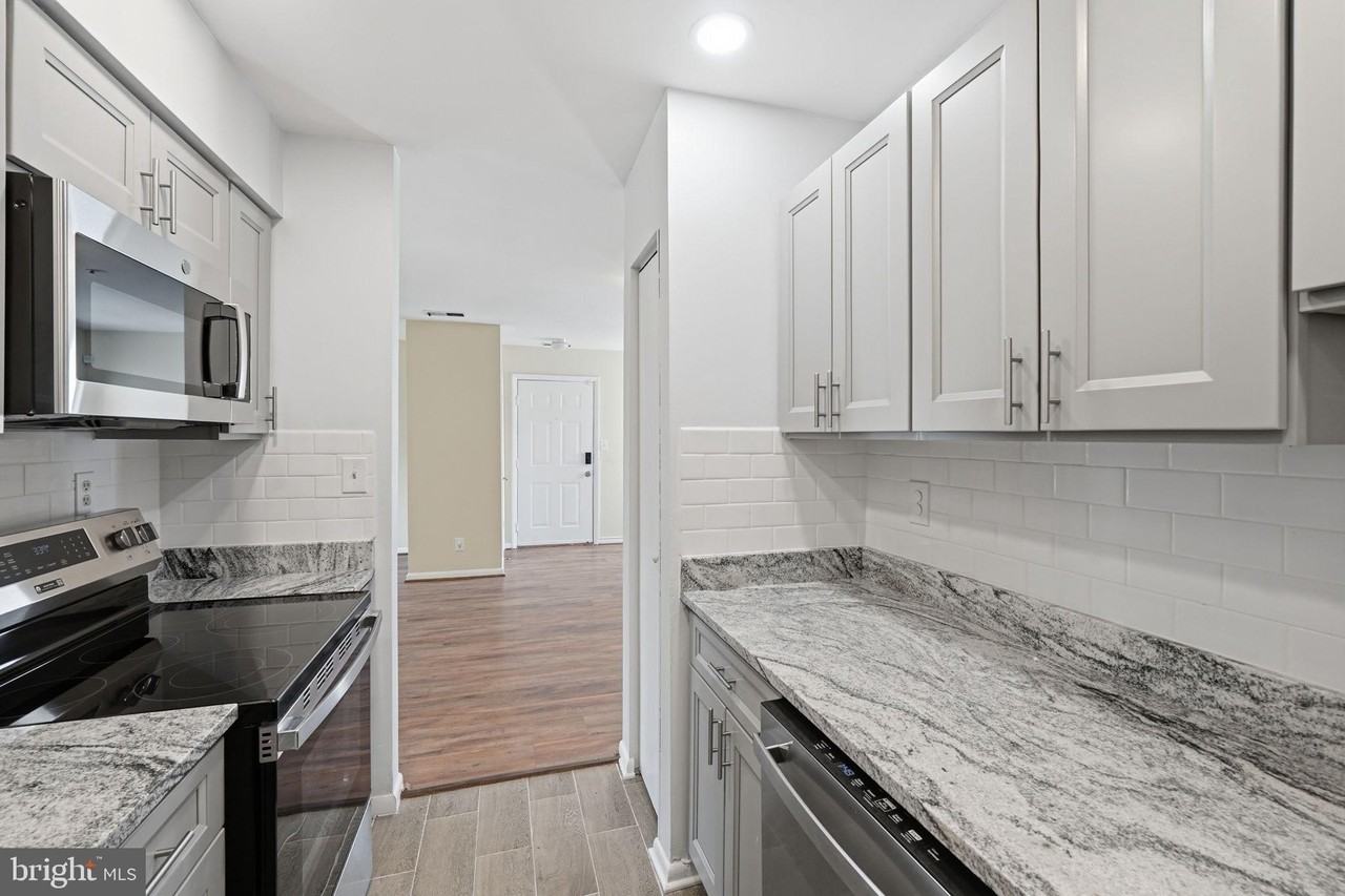 13408 Shady Knoll Dr #308 - Photo 5 of 20