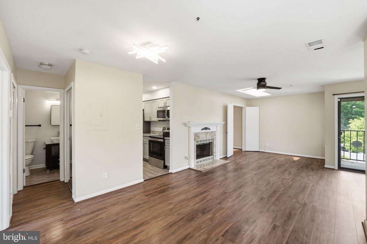 13408 Shady Knoll Dr #308 - Photo 6 of 20