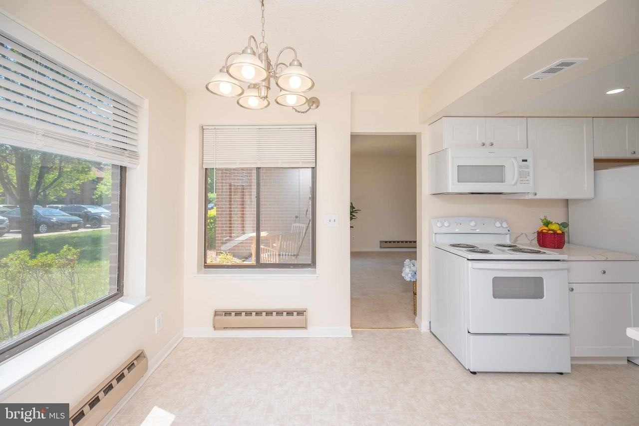 15301 Beaverbrook Ct #89-1B - Photo 5 of 22